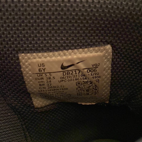 Nike dunk high top. Big kids size 6. White diffused blue blue lightning. - Picture 8 of 9